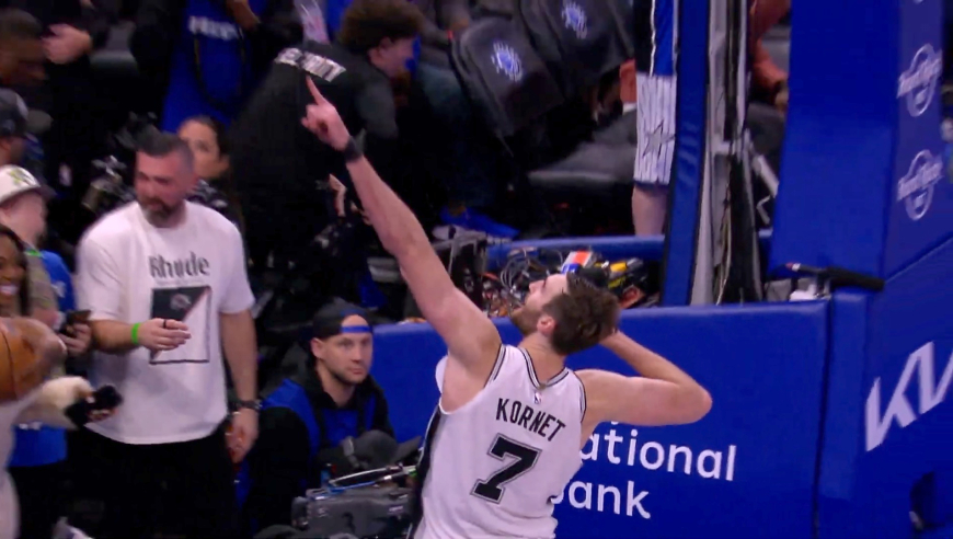 4日官方十佳球：浓眉霸气隔扣维金斯 科内特致敬博尔特