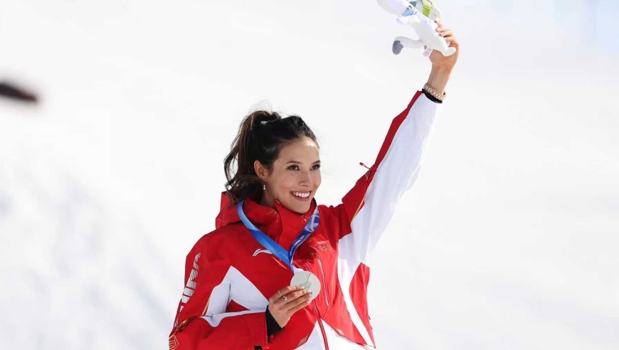 谷爱凌：我克服了自我怀疑+恐惧+伤病！对手做了历史上最好的动作