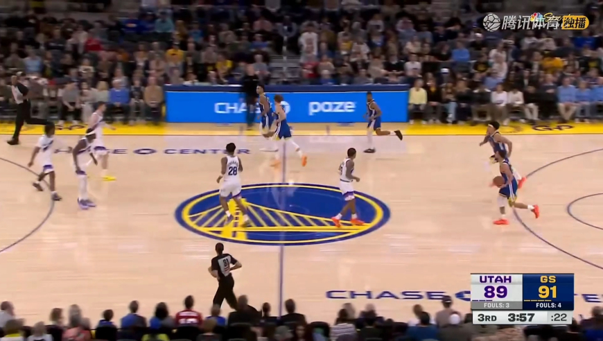 金州拉文！库里突破单手扣篮原地装逼 解说库蜜直接看嗨了大呼泪目