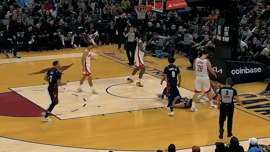 你的主场我做主！火箭首节三分钟时间轰出14-0超强攻击波碾压骑士