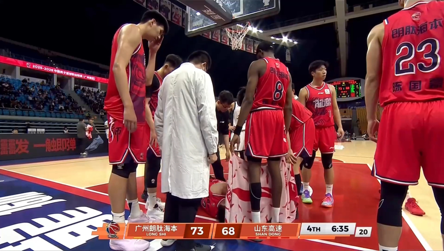 疑似前交叉韧带！现场原声回看郭艾伦受伤全程 郭士强一脸揪心