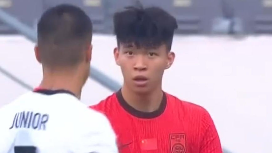 霸气！国足再现1大规模冲突：对方多次挑衅，王钰栋罕见发飙！