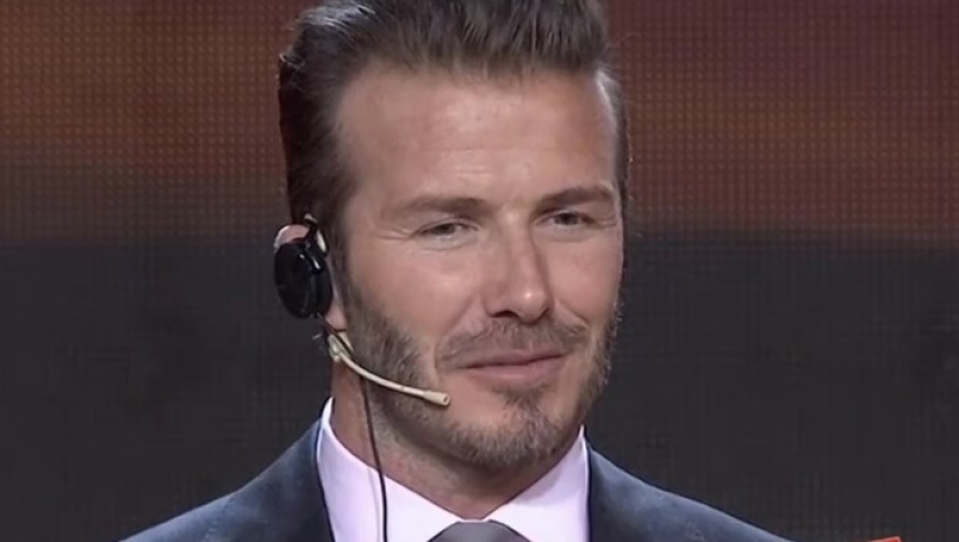 贝克汉姆现场致谢妻子，把他从球员变成了明星，衣品高全靠妻子