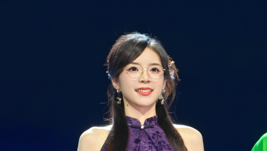 【LPL老婆】余霜紫色旗袍眼镜娘，紫色果然很有韵味