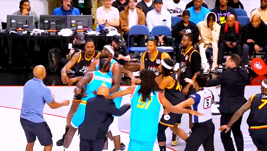 10分钟赚5万美金！霍华德变身WWE巨星，锁喉反被师弟过肩摔