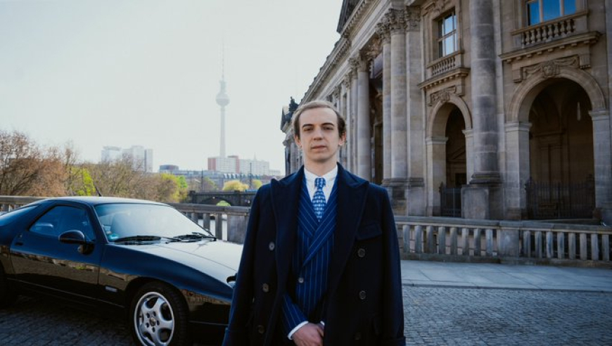 阿萝拉12-0-7！G2分享Caps照片并配文：爸爸！