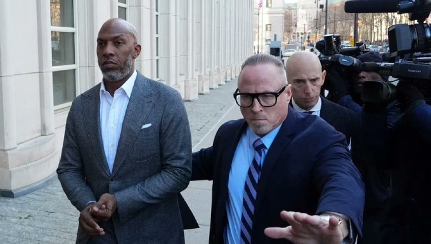 49岁比卢普斯拒不认罪！离开法院曝光 抵押房产缴纳500万保释金