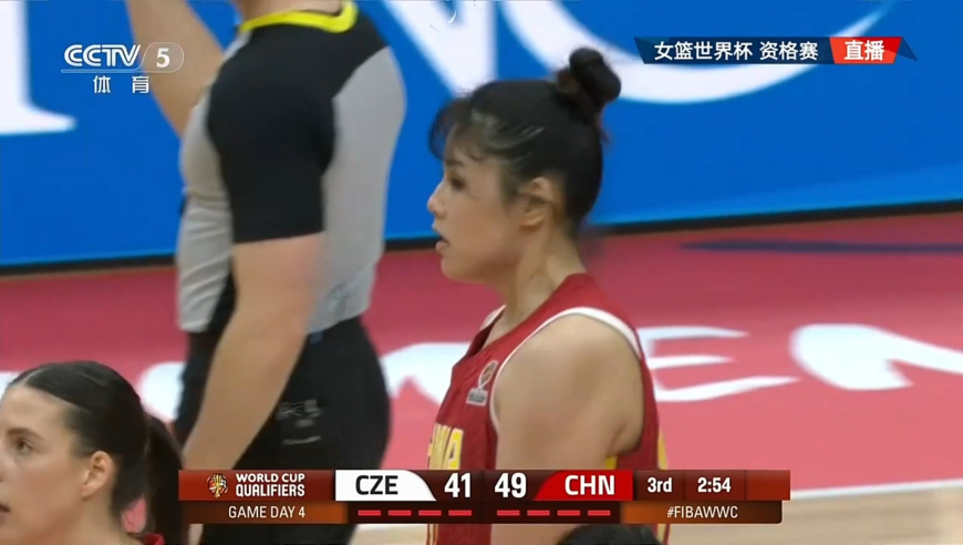 防不住啊！哈姆佐娃单枪匹马突破上篮 李月汝外线三分出手精准制导