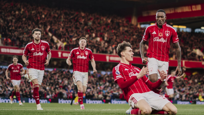 流量拉满！回看曼联2分钟丢2球遭光速逆转，防线全员短路抽象解围