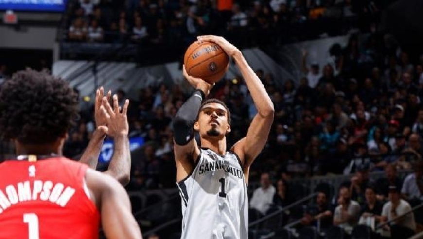 文班亚马22+8力压申京，阿门打铁杜兰特8失误，马刺终结火箭5连胜