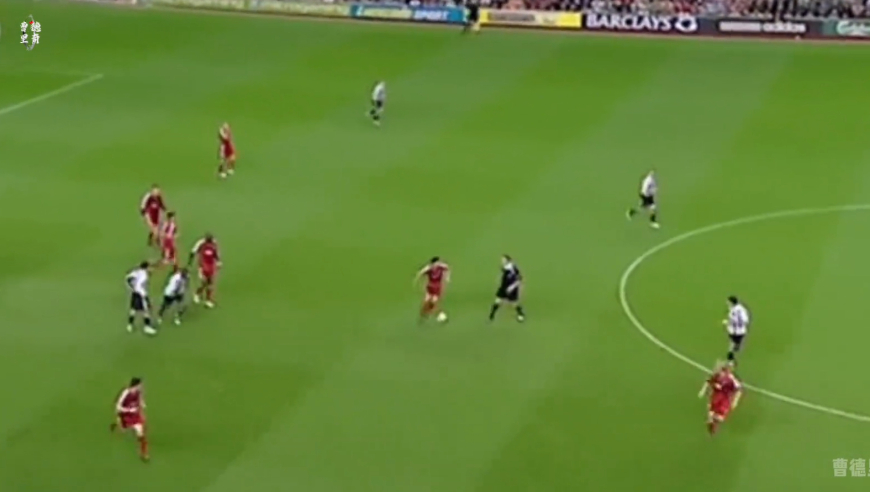 体坛记忆｜足坛球星职业生涯最远距离进球，目光所及皆是射程