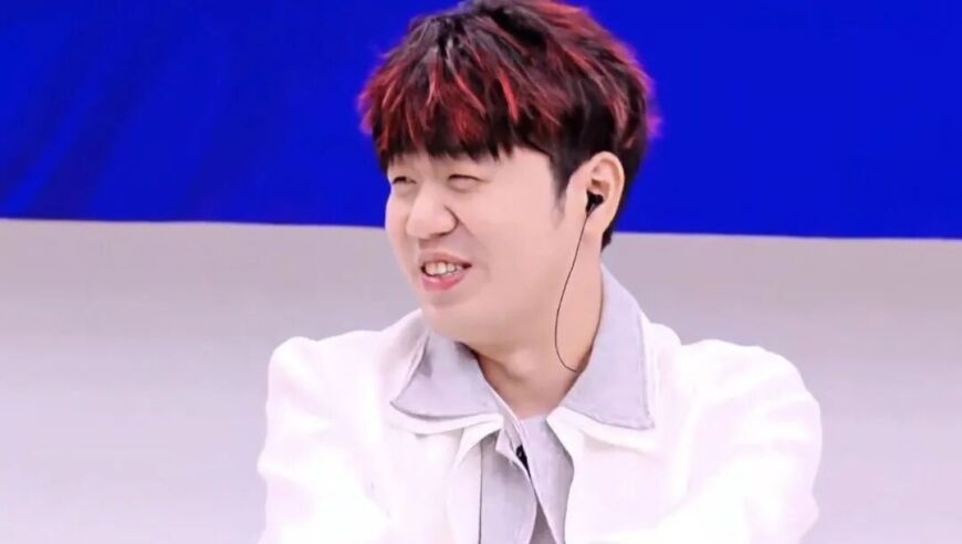 AG小号要夺冠了，大招留给大号！情久3-0EDG豪取三连胜离S组只差一步：花卷尽力了，奶茶指出问题