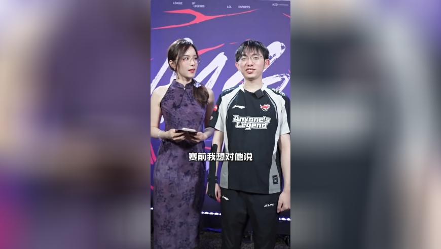 圣枪哥喊话尺帝：载赫啊，你是觉得哥的麦克风会自己到手里吗？