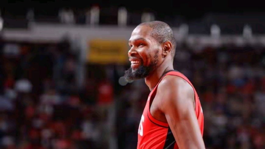 快40岁没女友，杜兰特回怼球迷女友会是你母亲，然后再生个孩子