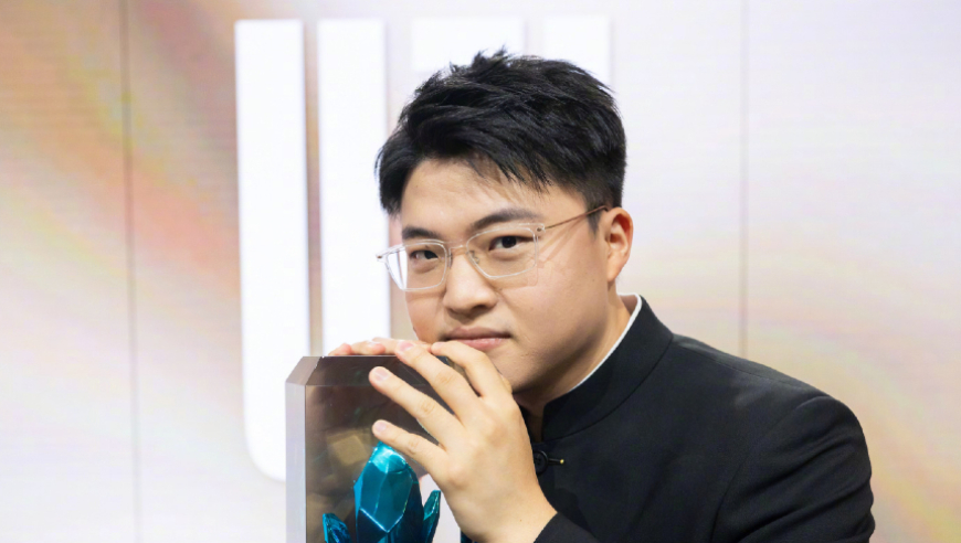 网友偶遇uzi，当面问他是否复出，他终于给出了明确的答案