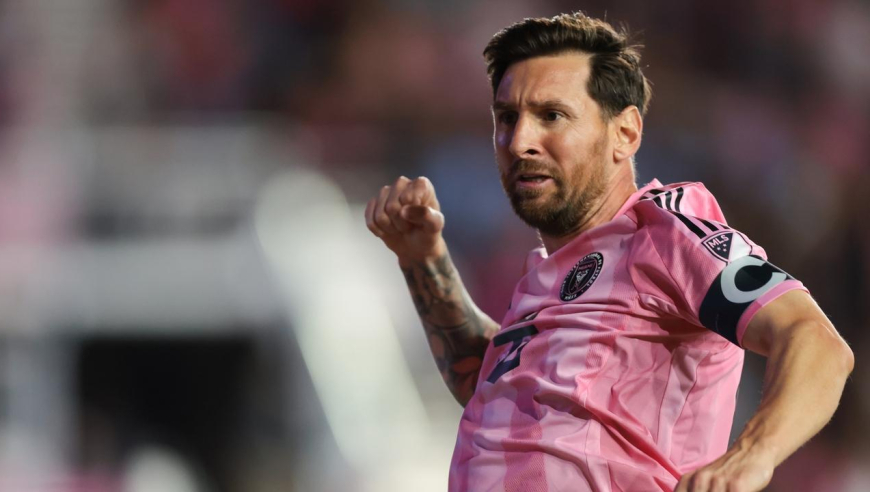 球王风采！梅西头球建功助攻戴帽个人秀：两度手术刀直塞喂饼