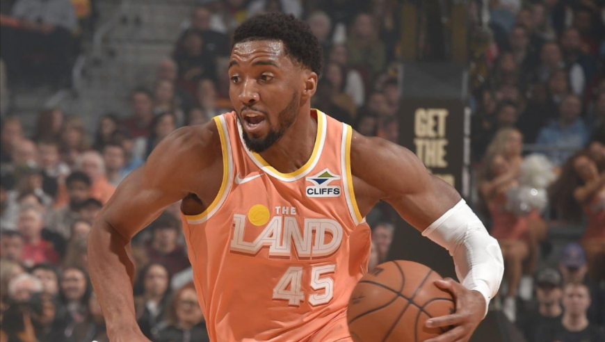 骑士魔术决胜时刻：米切尔失误后命中关键抛投 班凯罗搏命三分难救主