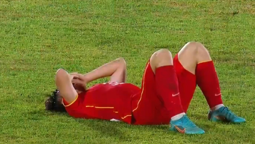 为小伙子们点赞！U16国足VS韩国，终场哨响后躺倒一片拼尽全力