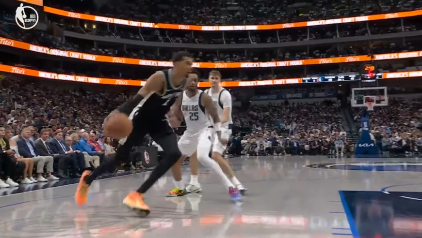 NBA开赛首周绝佳瞬间合集：库里极限超远三分 文班恐怖大风车