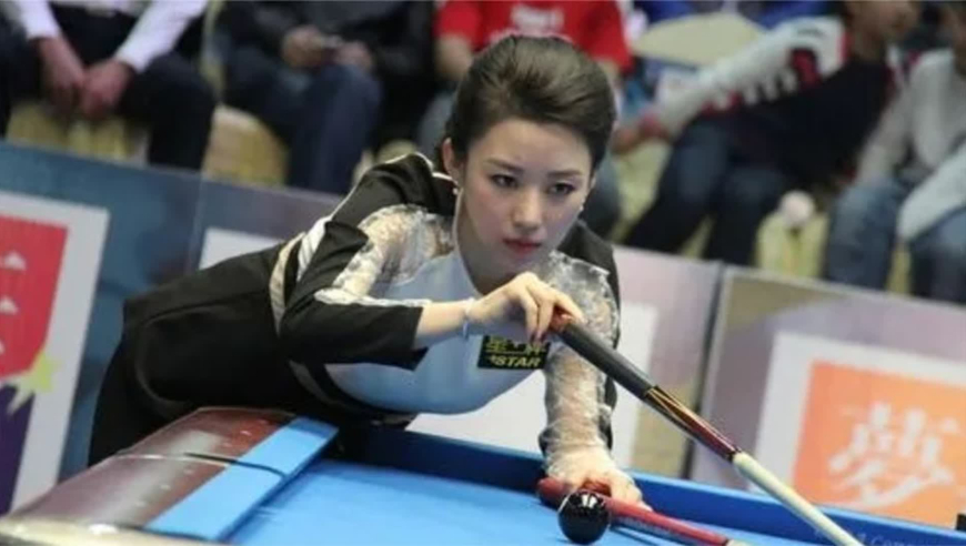 潘晓婷为何41岁还无人追？看她打球那一瞬间，网友：这谁敢追？