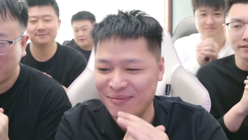 旭旭宝宝拍卖8.5亿创新低，高价神装接连流拍，捡漏不成变相嘲讽