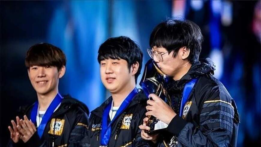 S赛冠军复出打LPL，德杯1场不赢被当人机虐！网友：主播别碰瓷LPL