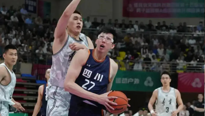 全力冲击600万！周琦20分钟爆砍24+18，球迷：打有钱的比赛就来劲