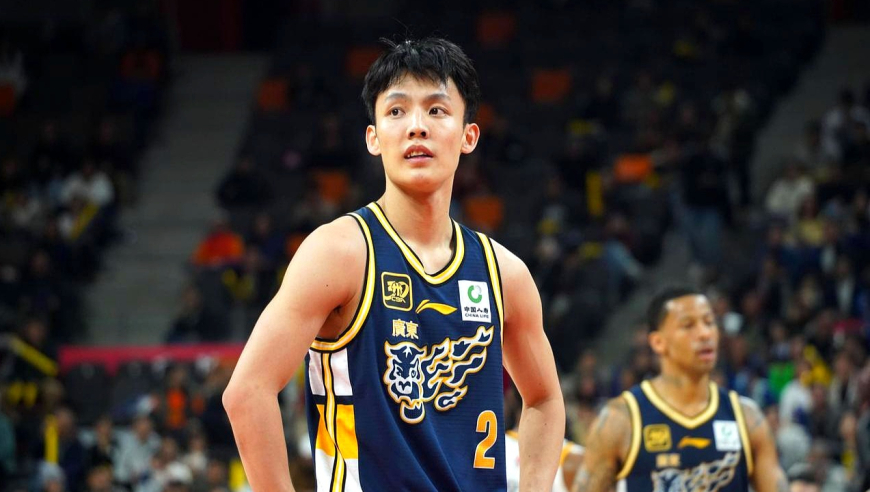 广东深圳决胜时刻：深圳连拿5分追平 徐杰关键抛投一剑封喉