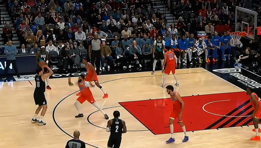 被完爆了！杨瀚森第二节登场4分钟：攻不进防不住+三分投出三不沾