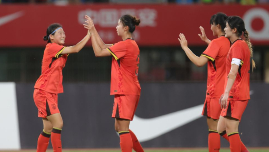 U20女足三连胜头名晋级！3场轰21球，卢家玉戴帽，球迷掀人浪
