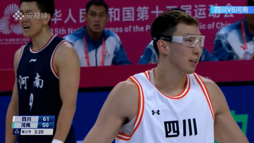 文班既视感！周琦战家乡球队28+10 飞天隔扣+头顶摘板太欺负人