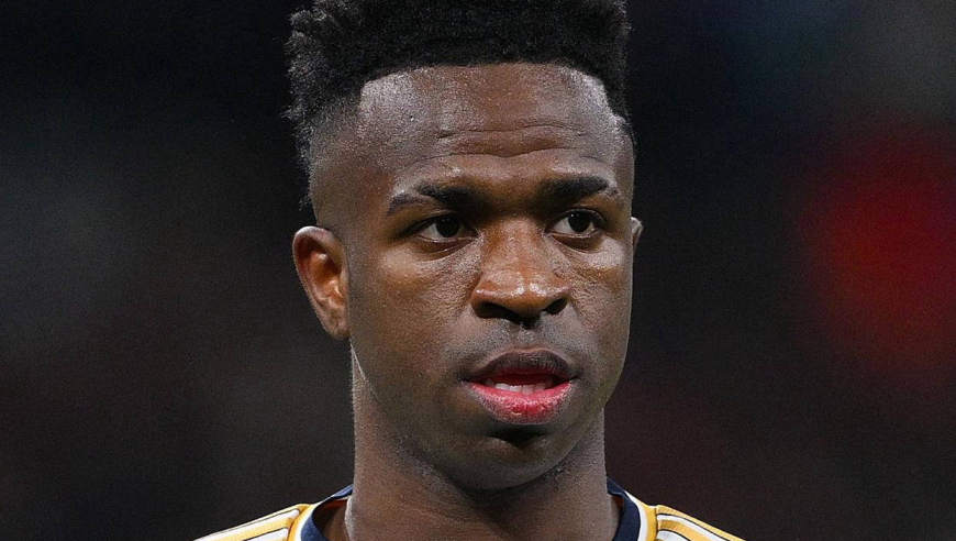 阿隆索走了，他想续约了？巴西边锋想要的薪资皇马不一定会满足