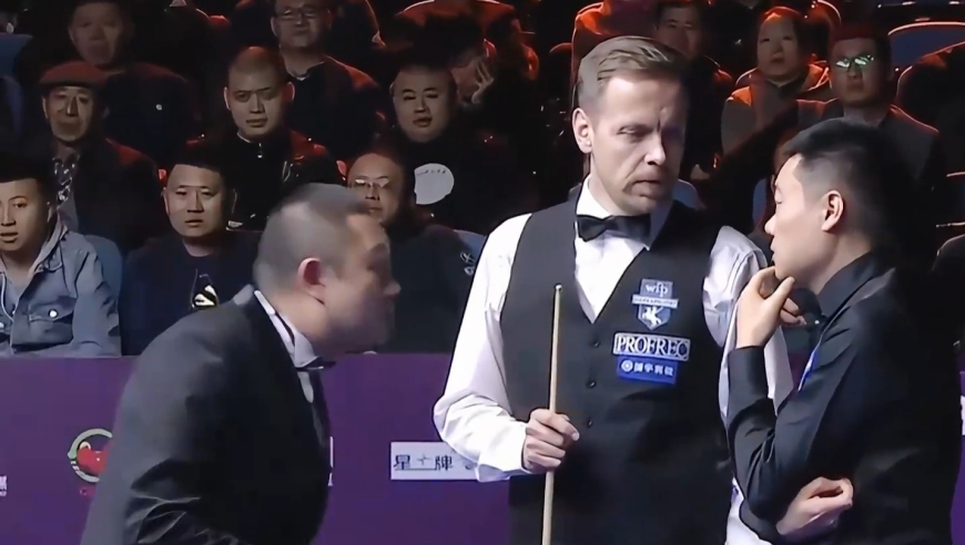 体坛记忆｜ 领先七分丁俊晖认输离场，裁判见状直接大吼，裁判：赶快给我回来