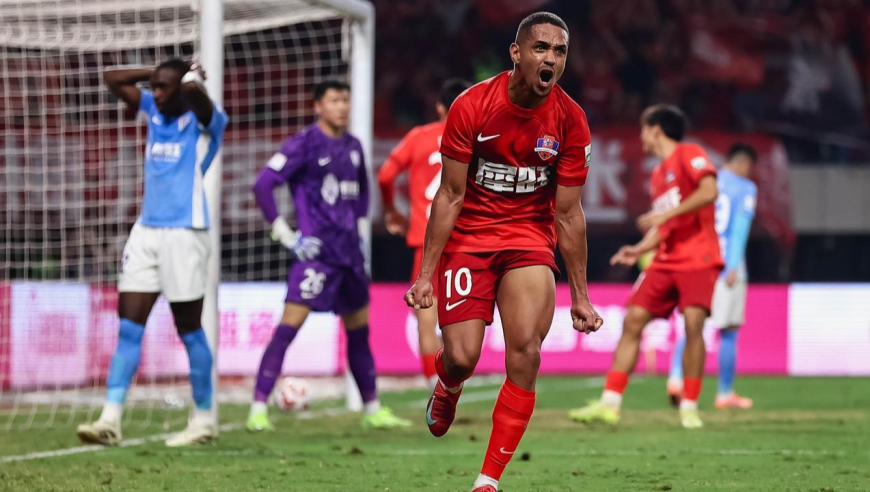 保级生死战！慢镜看梅州2-2绝平大连，小罗式挑球杂耍一条龙造乌龙