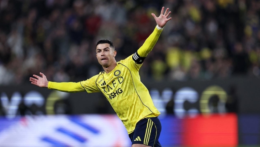 5-0，41岁C罗兴奋挥手庆祝：一球一助，率队10连胜+一夜升至榜首