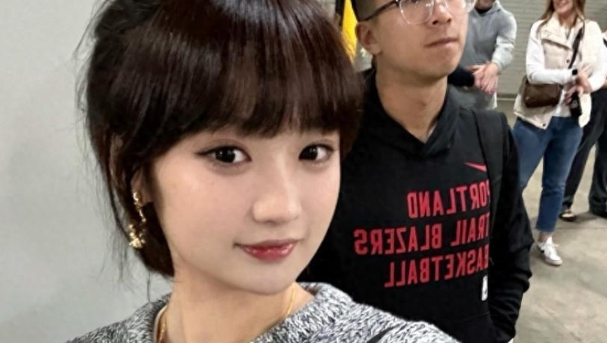 杨瀚森NBA处境堪忧，一直陪在美国的女友依然嘴硬出来对线