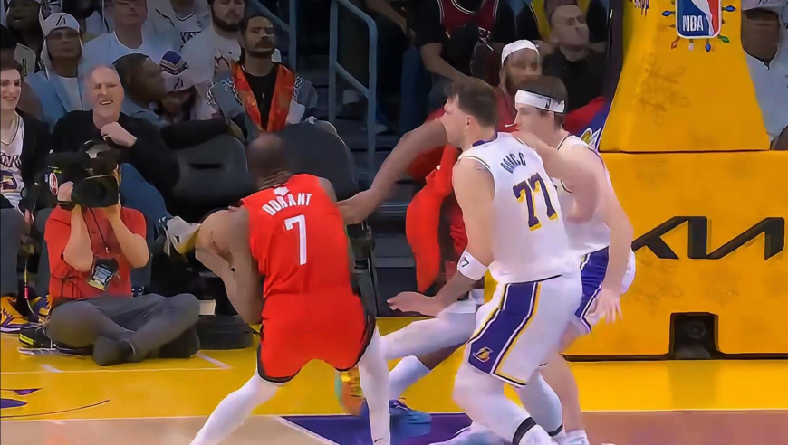 巨星对决！杜兰特持球单打东契奇死神跳投 东契奇前仰靠打得分回应