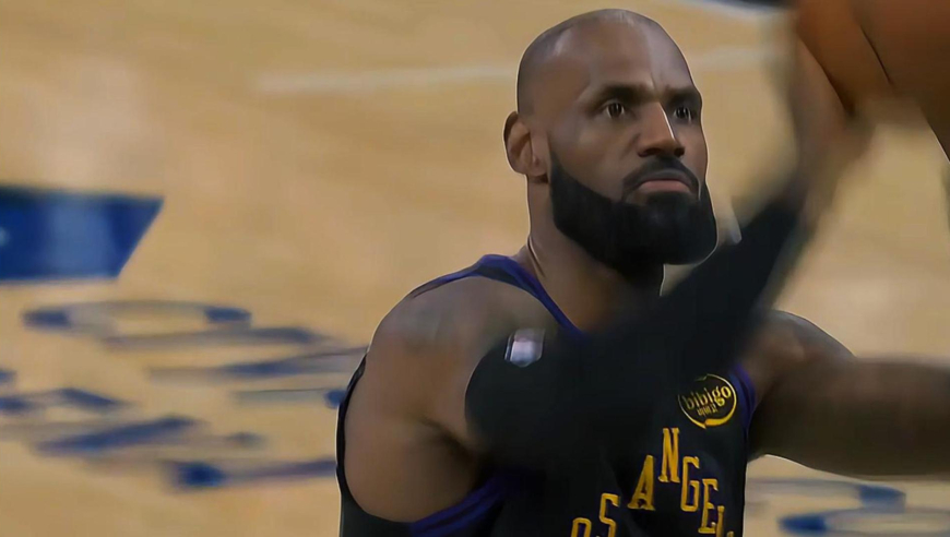 老詹发威！灰熊末节反超 詹姆斯末节初连拿6分助湖人夺回领先