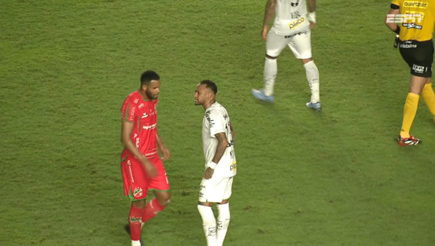 内马尔唇语解读：你疯了吗，你在中场那样想废了我吗