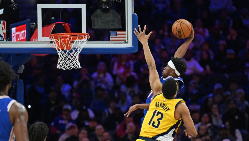 20日十佳球： 斯图尔特单臂大帽拒隔扣 VJ霸气隔扣震撼全场