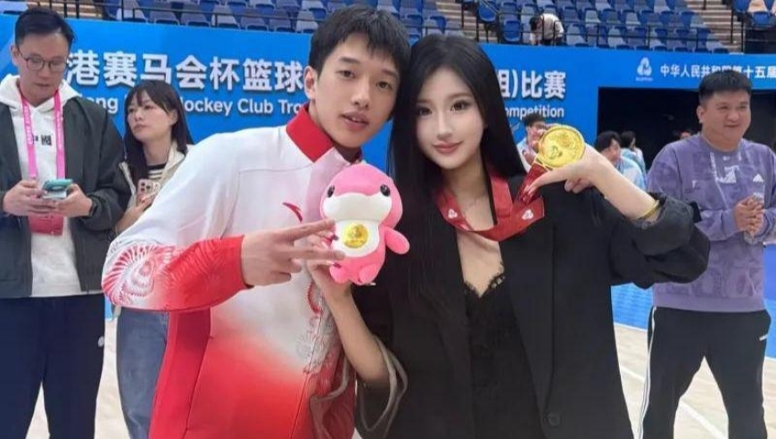 全运会带队夺冠！19岁广东后卫赛场情场都得意，球迷：女朋友好漂亮