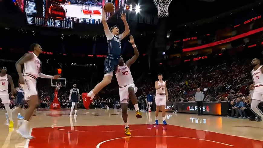 较上劲了！弗拉格隔扣卡佩拉再上篮 小贾巴里连拿5分助火箭再反超