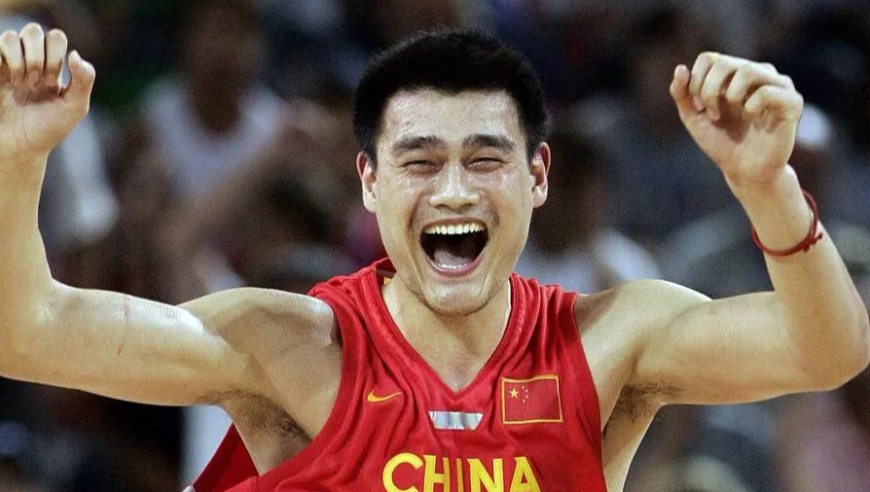 国之栋梁！姚明国家队生涯的那些暴扣合集：篮下接球等于直接扣篮