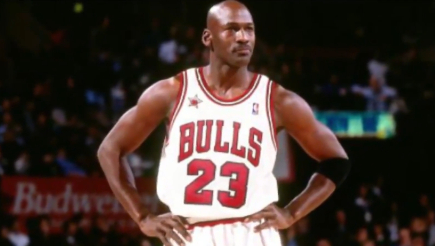 3大约会明星的NBA球员，韦德婚内出轨，湖人名将被富婆包养｜体坛记忆