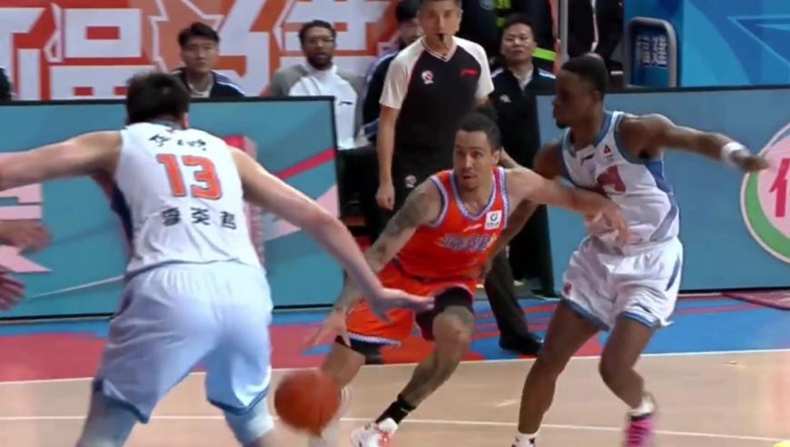 CBA常规赛第十轮五佳球：约翰逊霸王劈扣 段睿骐丝滑背后绕球