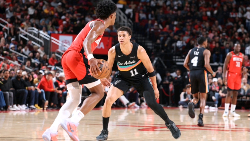 紧张到窒息！慢镜还原马刺火箭决胜时刻，申京极限勾手逆转马刺