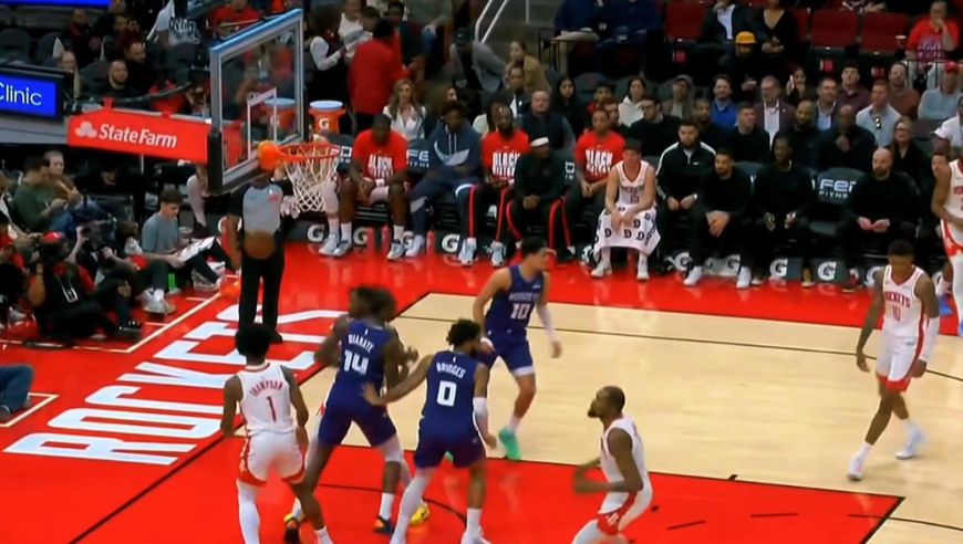 又要崩了！黄蜂第二节打穿火箭防线轰15-2攻击波领先火箭到两位数