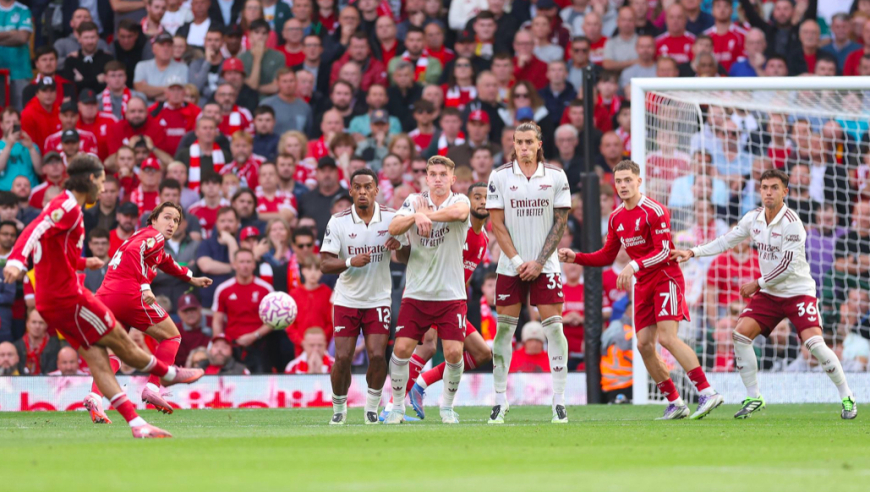 英超：利物浦1-0阿森纳3连胜登顶 索博任意球世界波 萨利巴维尔茨伤退