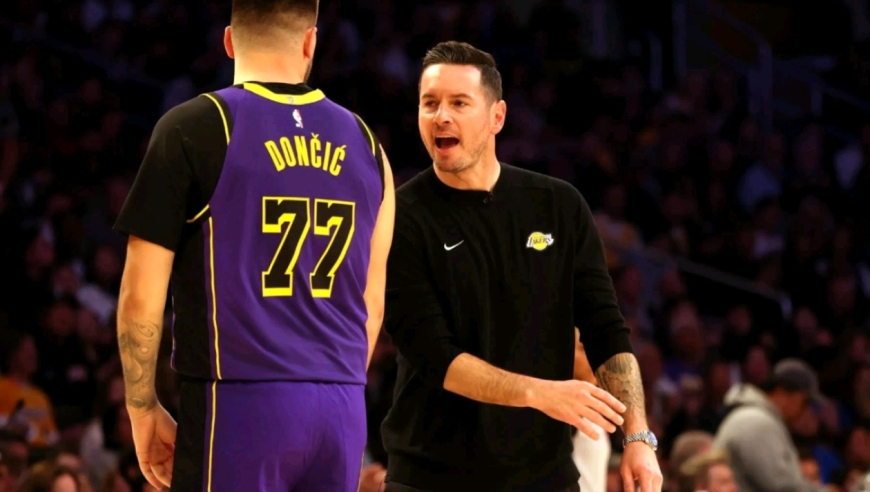 往死里用！湖人四大主力皆受伤，41岁詹姆斯独木难支，雷迪克难辞其咎