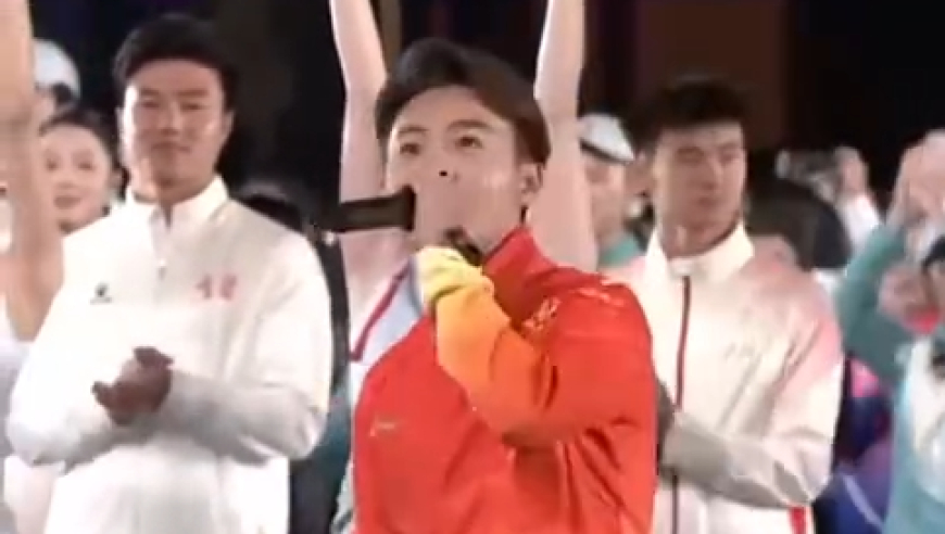 苏炳添、马龙、潘展乐、王霜、王柳懿和王芊懿共同献唱十五运会会歌讲不出再见！